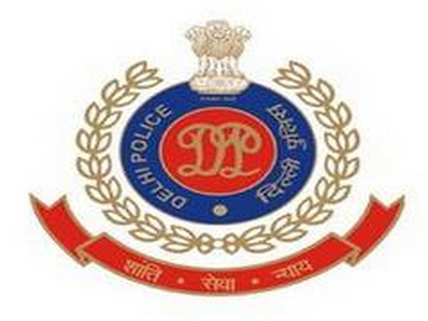 delhi_police_Akr2bsK_Y1dIXVg