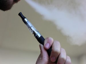 e-cigarette-1301664_1280_Z0Jw54E_1qFBUeh