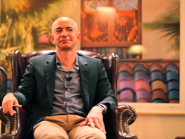 Jeff_Bezos_nov_17_KyCg0C6