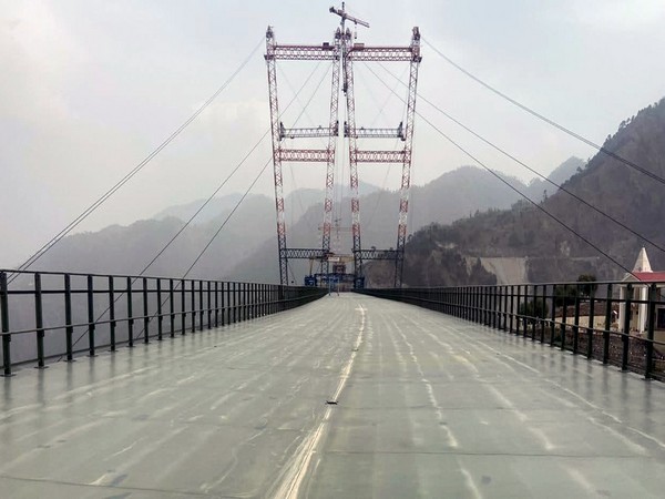 Railways connected the two ends of the main arch of the world's highest bridge on the Chenab river