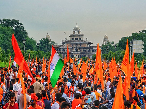 Activists of Vishwa Hindu Parishad and Bajrang Dal take part in 'Bhagwa Rally'