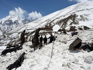 Jawans carry out rescue operation at the site of avalanche