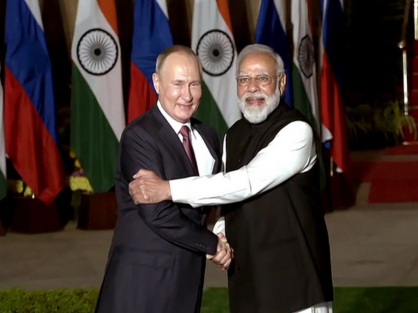 Prime Minister Narendra Modi receives Russian President Vladimir Putin at Hyderabad House