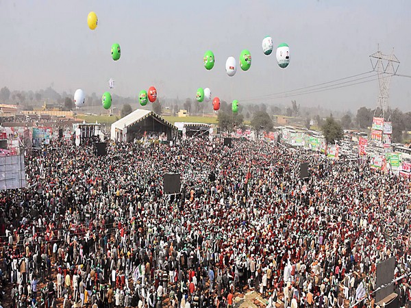 Supporters of RLD and SP gather to attend joint rally