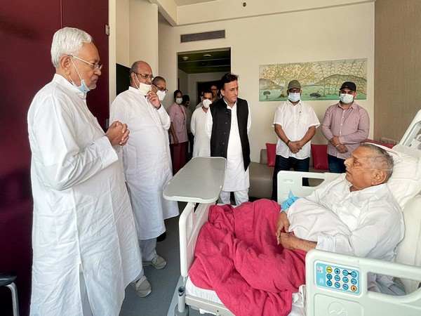 Bihar Chief Minister Nitish Kumar inquires about the health of  Samajwadi Party founder Mulayam Singh Yadav,