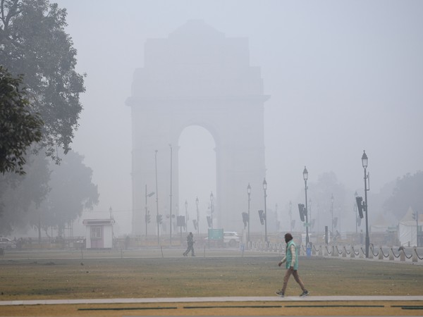 India Gate is engulfed with fog on a cold winter morning