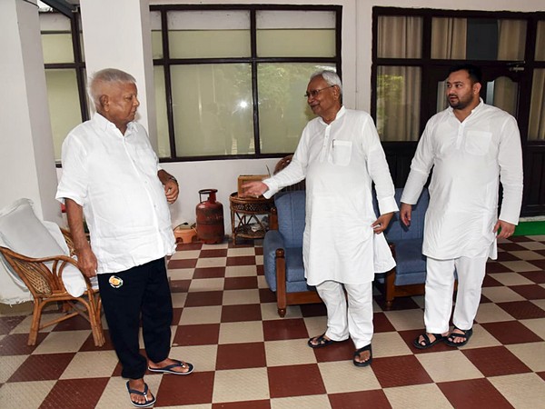 Nitish Kumar meets Lalu Prasad Yadav